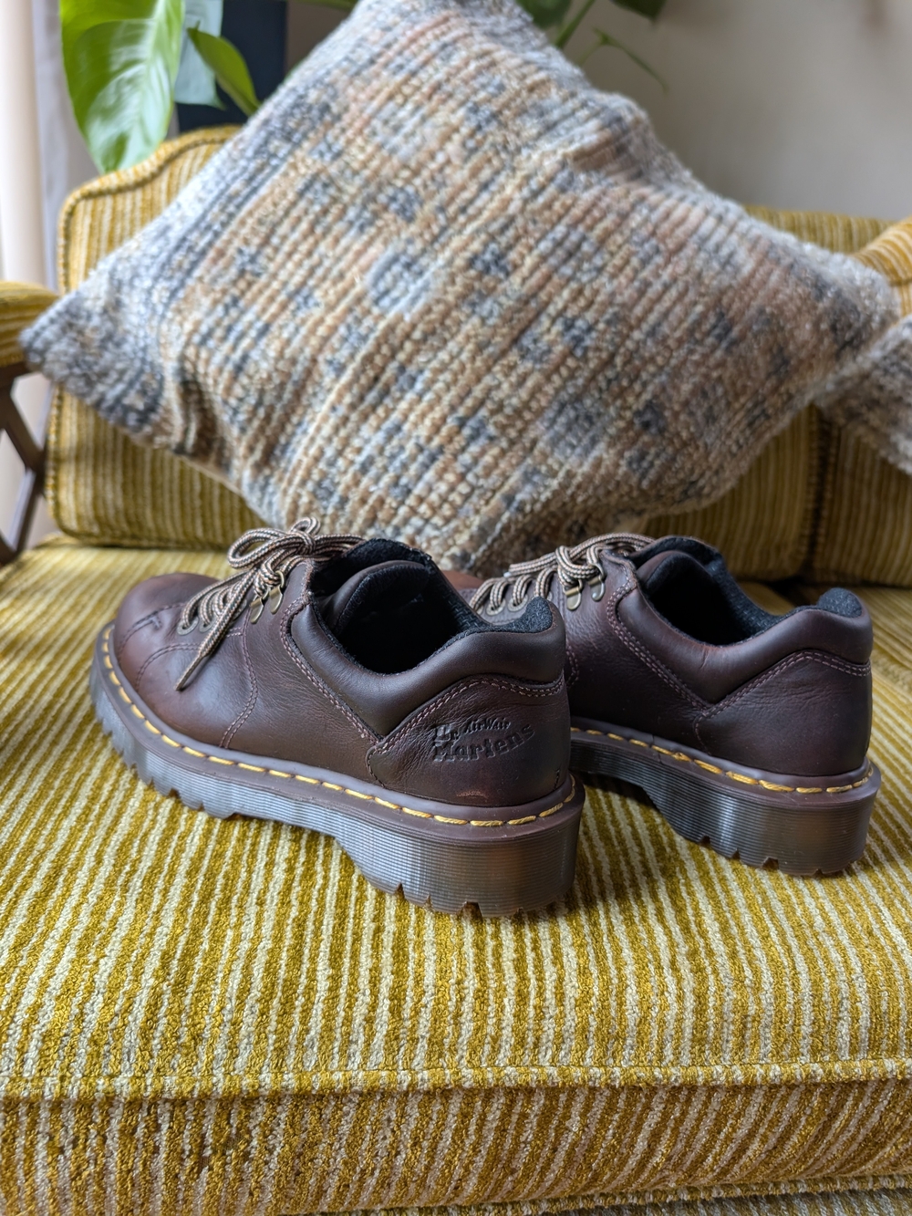 Vintage Dr. Martens Brown Leather Low-Top Shoes! 🤎 Mens-7/Ladies-8
